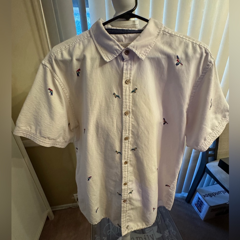 Free Planet Mens Button Up Shirt with Embroidered Birds. Size XL. Pre-loved.